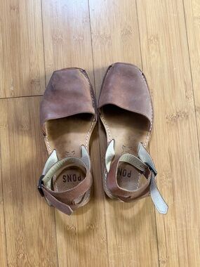 Pons Classic Strap Avarca Sandal, size 9